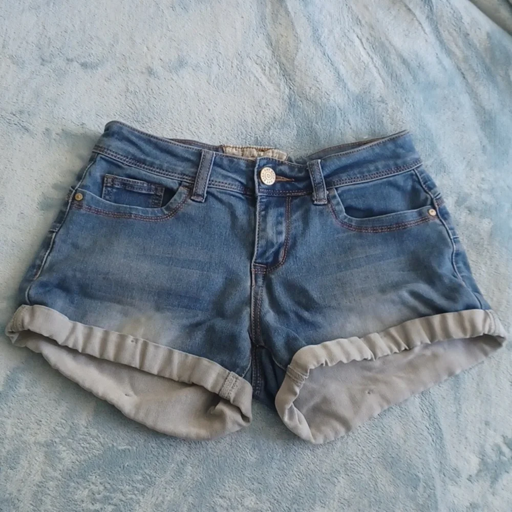 Hot Kiss Medium Light Wash Soft Denim Shorts Size 1